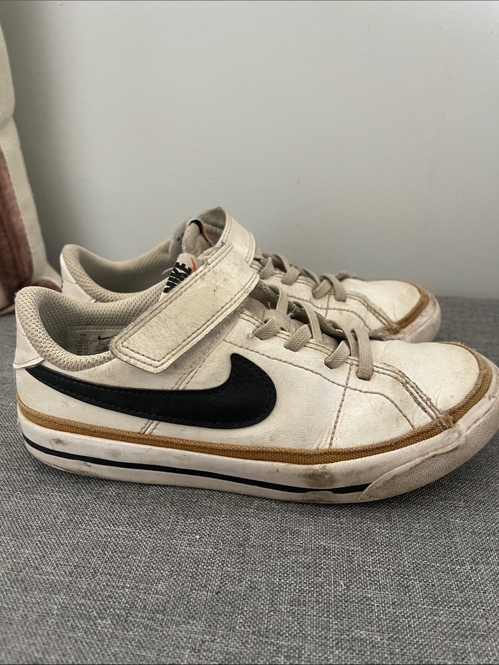 Nike Kids White Sneakers with Black Swoosh and Tan Trim Sz 1 boys big kid